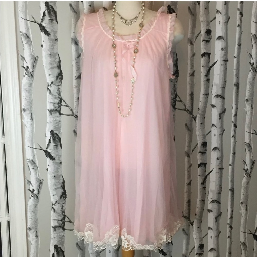 Vintage Dorsey pink chiffon baby doll night gown.
